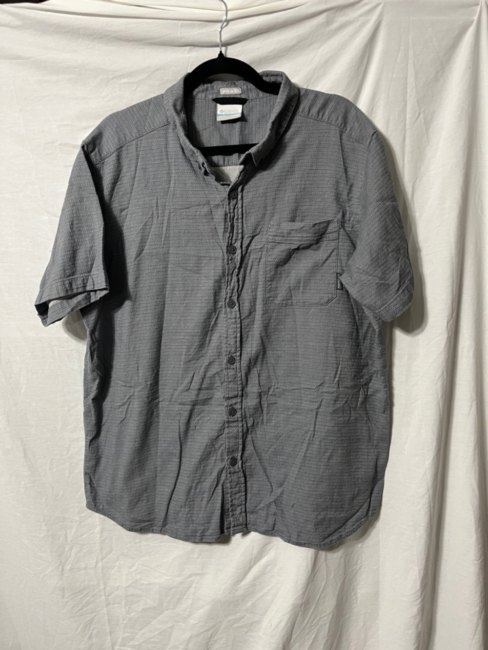 Columbia Short Sleeve Button-Down Shirt in Gray